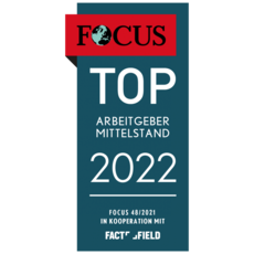 Auszeichnung von Focus. Auf dieser steht geschrieben: Focus, Top Arbeitgeber Mittelstand 2022.