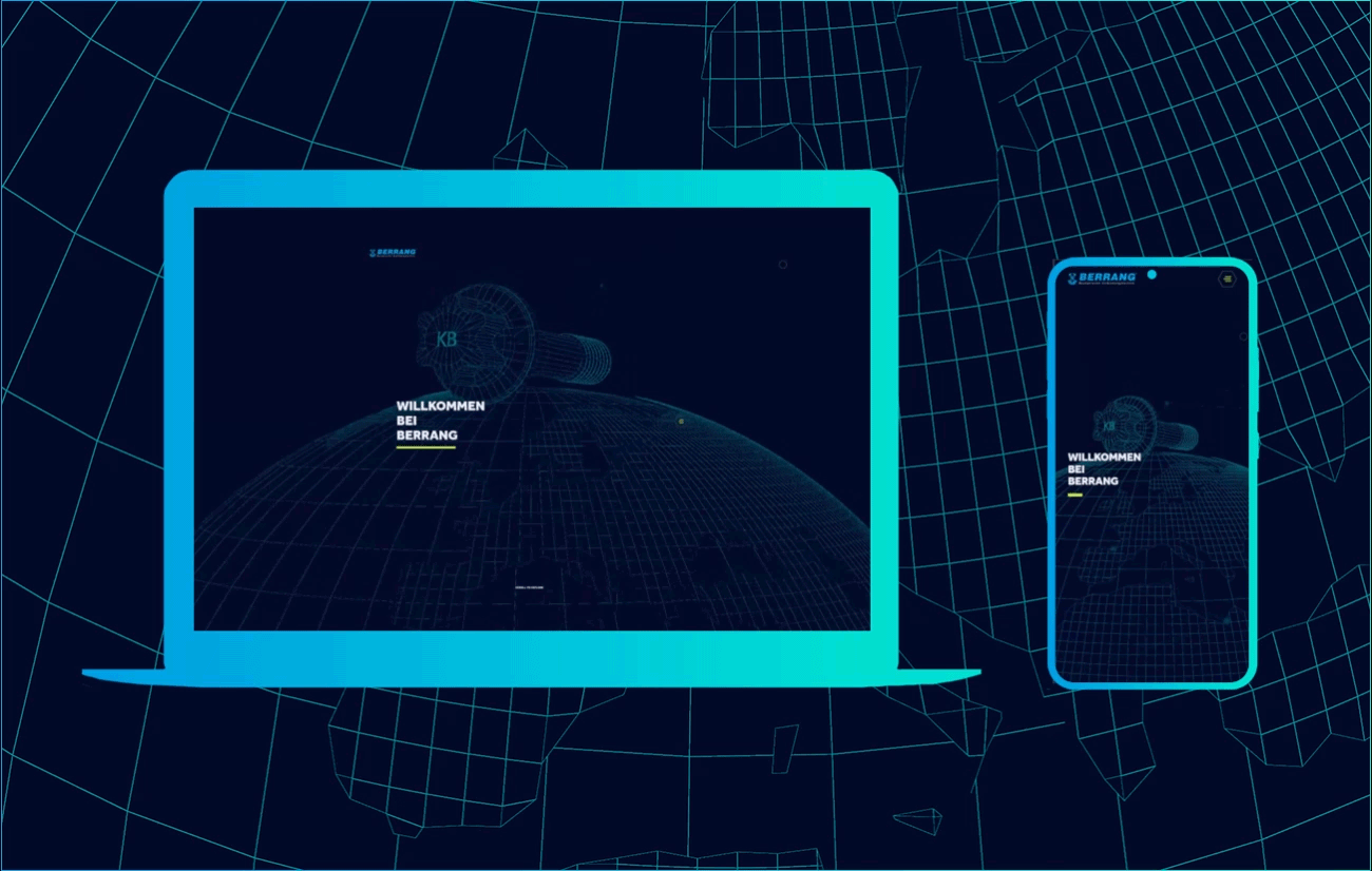 Zu sehen ist ein Notebook, das einen Ausschnitt der Berrang Website zeigt. Rechts daneben ist ein Smartphone, dass die mobile Ansicht der Berrang Website zeigt. Der Hintergrund des Bildes ist dunkelblau, im gleichen Farbton, wie auch die Website von Berrang gestaltet ist. | © wob AG