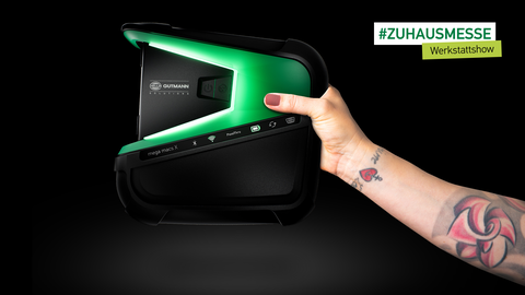 This image shows a tattooed arm holding the mega macs X in front of a black background. This motif was used to communicate a digital event hosted by Lina van de Mars, who is very well-known and popular in the target groups - the tattoos were a reference to this. | © wob AG