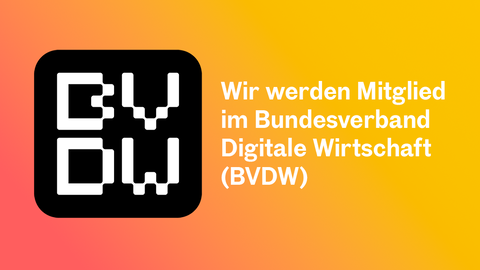 Auf dem Bild sieht man das Logo des BVDW auf einem gelb roten Farbverlauf. Neben dem Logo steht der Text "Wir werden Mitglied beim Bundesverband Digitale Wirtschaft (BVDW)".